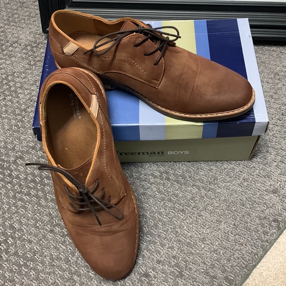 Boys Dress Shoes. Faux suede. Excellent condition. Worn 1x. 👞 - Picture 3 of 7